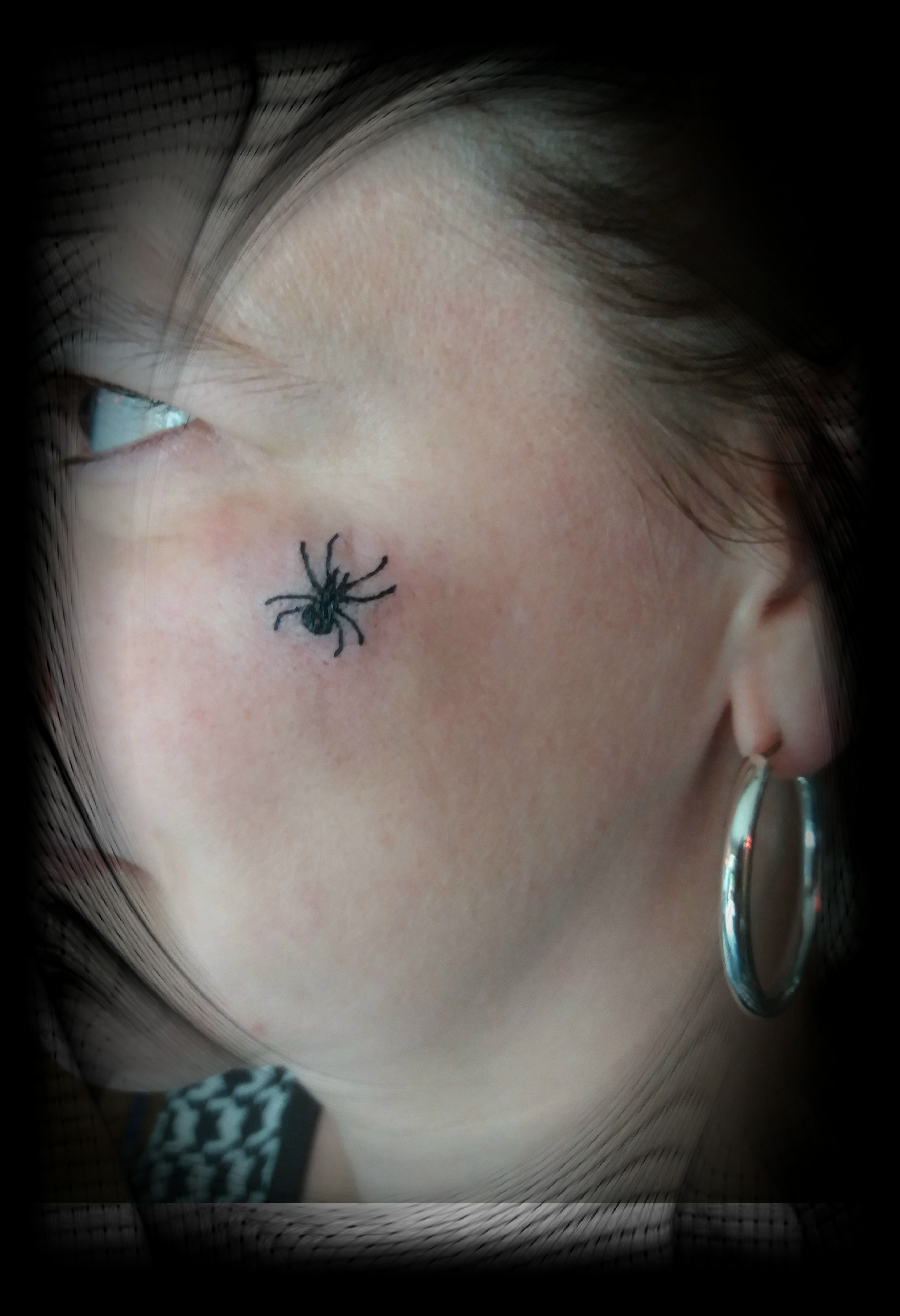 Spinne auf Wange Gesicht Tattoo Recklinghausen STUDIO 45